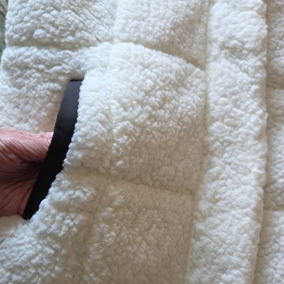 Weatherproof White and Black Sherpa Vest - Picture 12 of 13